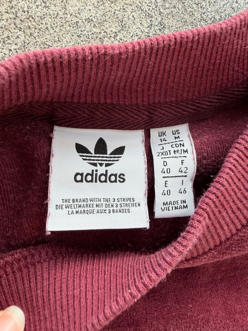 Adidas Pulls & Sweat-shirts: Flauschiger Adidas Pullover dunkelrot Grösse M – D'occasion à Menznau par sasna 1