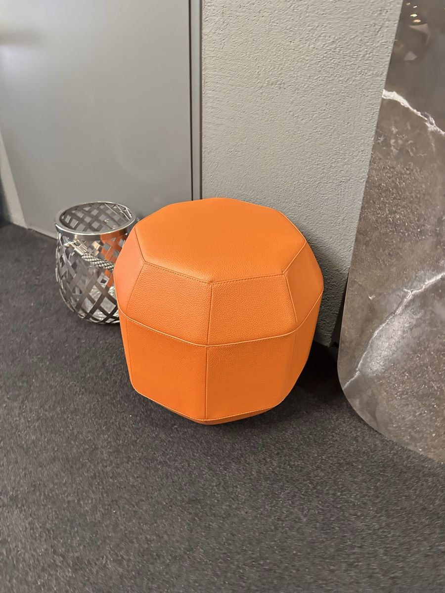 Leolux Sgabelli: Hocker Amulet von Leolux – Nuovo (secondo la descrizione) da Luzern venduto da WOHNTEAMCOLLECTION 2
