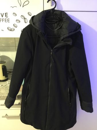 Damen Mantel schwarz mit Kapuze und Reissverschluss Grösse M