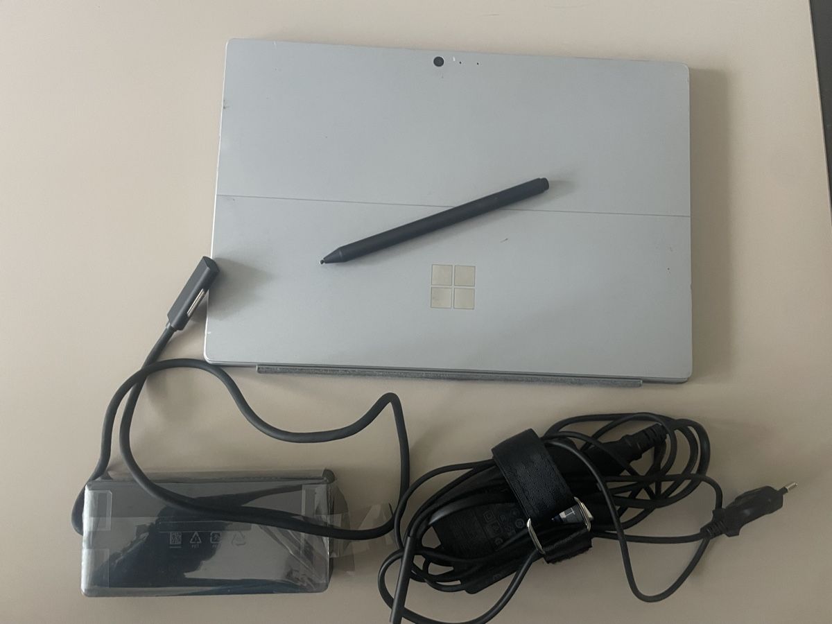 Microsoft Tablet PC: Microsoft Surface Pro Tablet mit Stift und Netzteil – Usato da Feldbrunnen venduto da moremi01 1