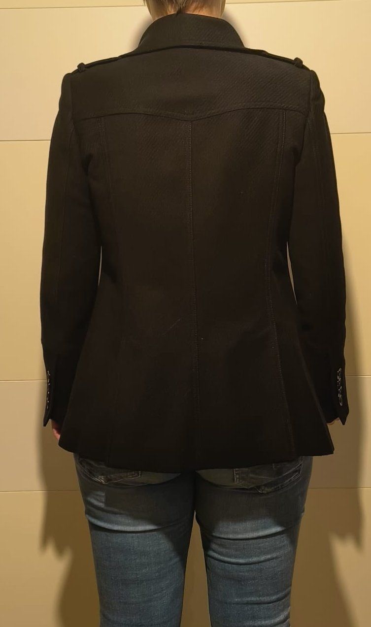 Burberry Jacken: Burberry Damenjacke in Schwarz – Gebraucht aus Emmen von kat_q67m 7