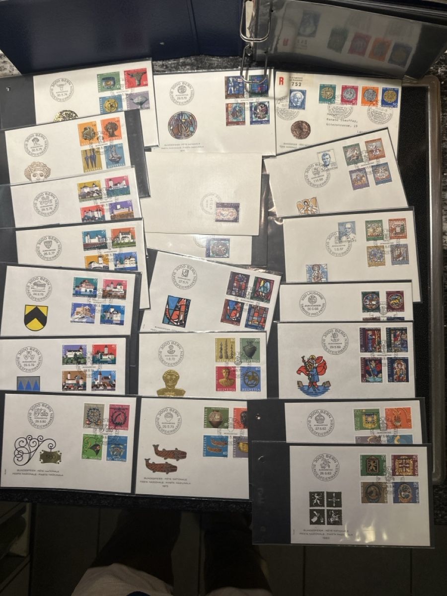 Tous les timbres: Briefmarken Sammlung Schweiz, viele Ersttagsbriefe – D'occasion à Zürich par Chaeffeler