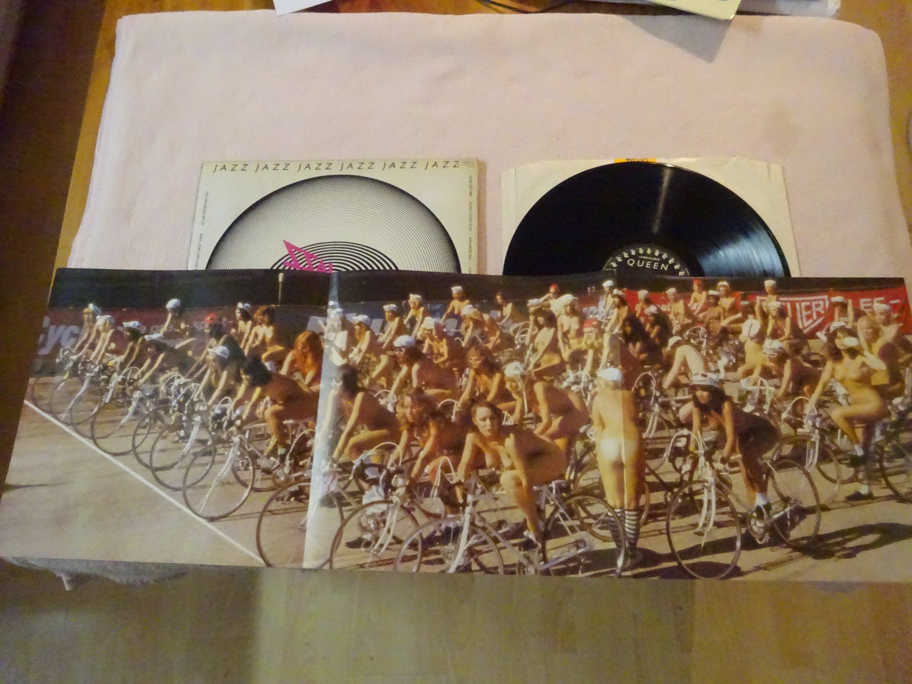 Dischi in vinile: QUEEN ** JAZZ ** EXCELLENT ** POSTER – Usato da Luzern venduto da xrayspex99 2