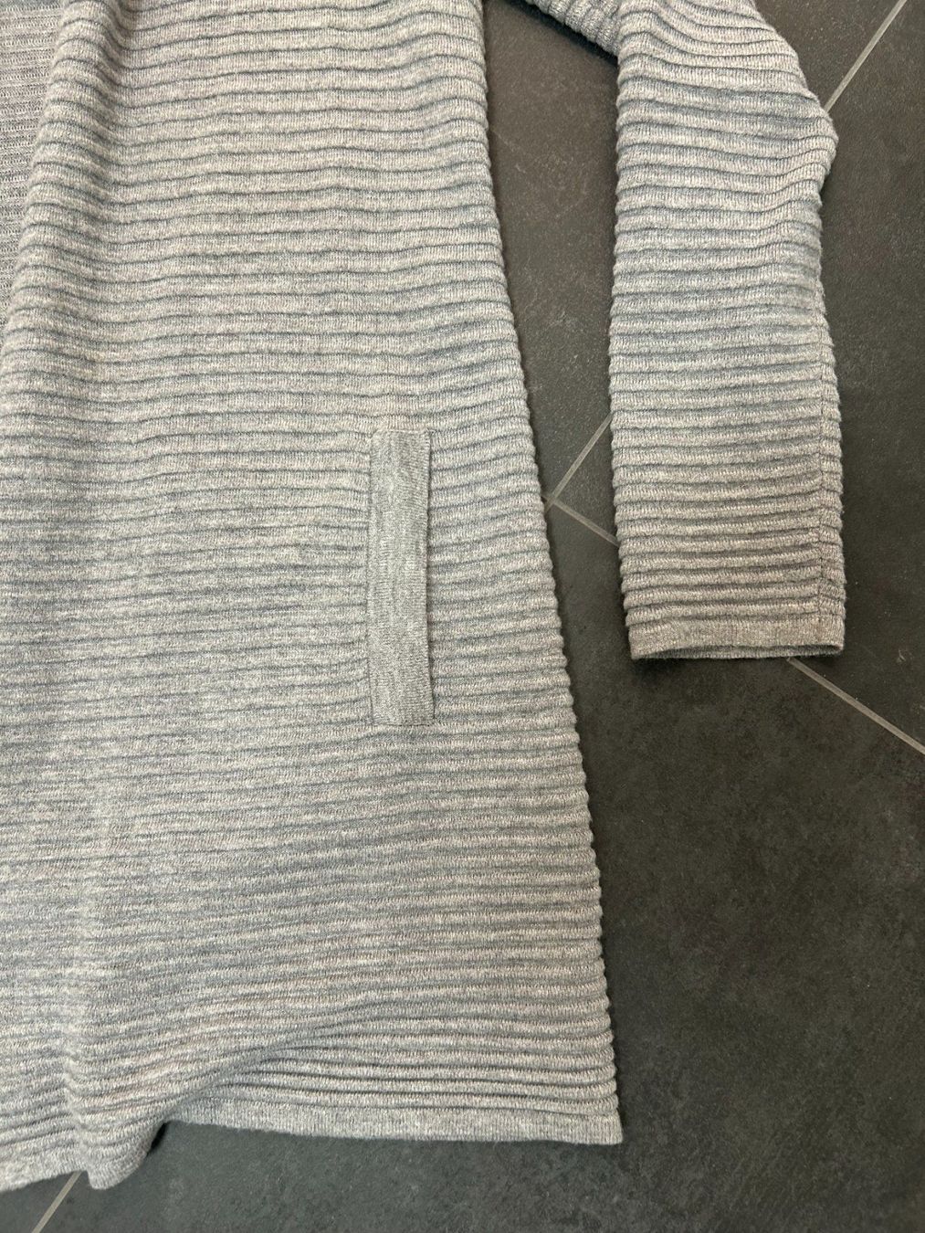 Comma Jacken: Strickjacke Comma – Gebraucht aus Mörel von jac_rq58 1