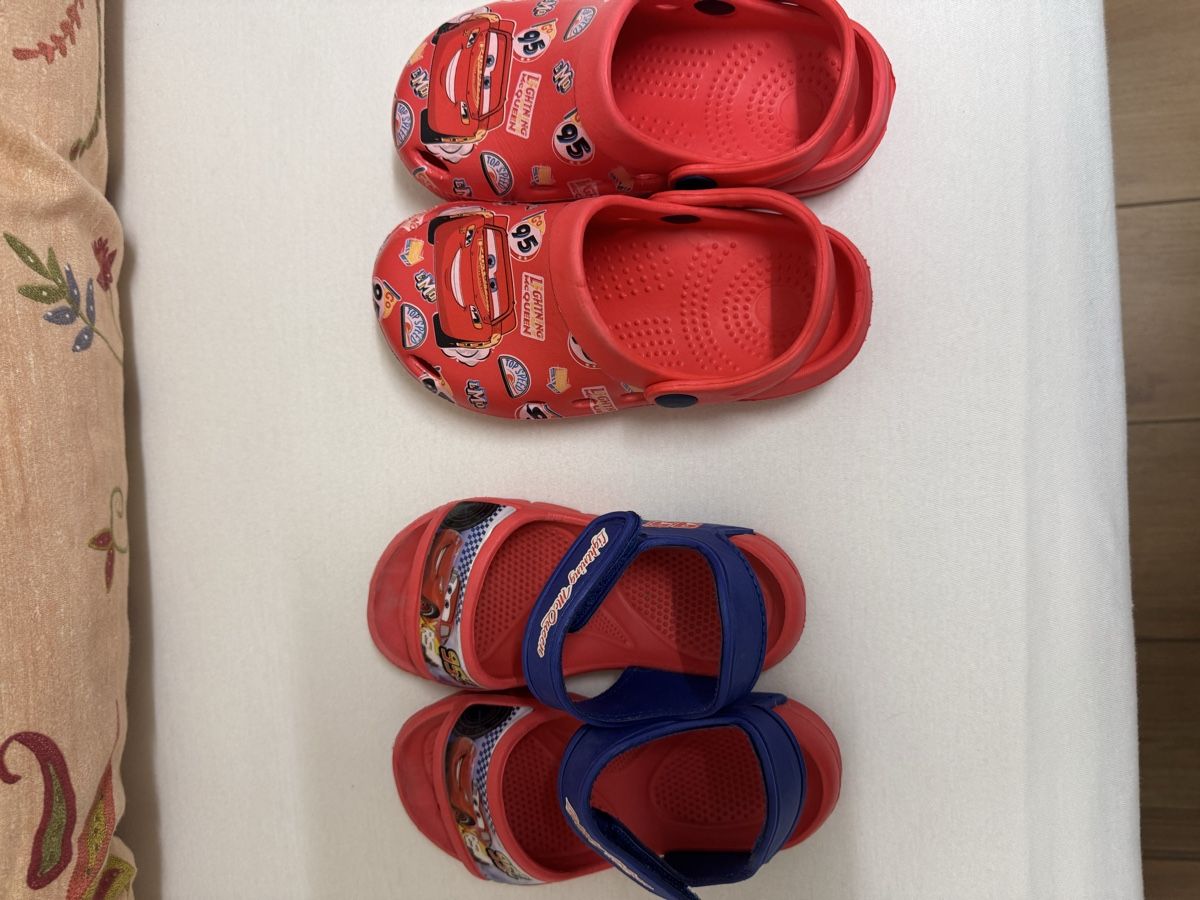 Scarpe per ragazzi: Kinder Sandalen Rot/Blau Lightning McQueen Grösse  – Nuovo (secondo la descrizione) da Oberengstringen venduto da lor_8y27