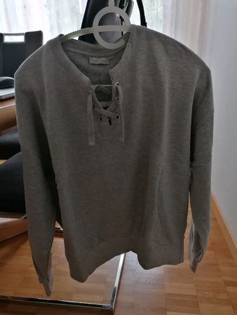 Grauer Pullover mit Schnürung, Grösse L, Top Zustand!