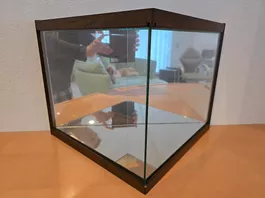 Vitrine: Designer-Vitrine: Glas-Schiebetüren, verspiegelt