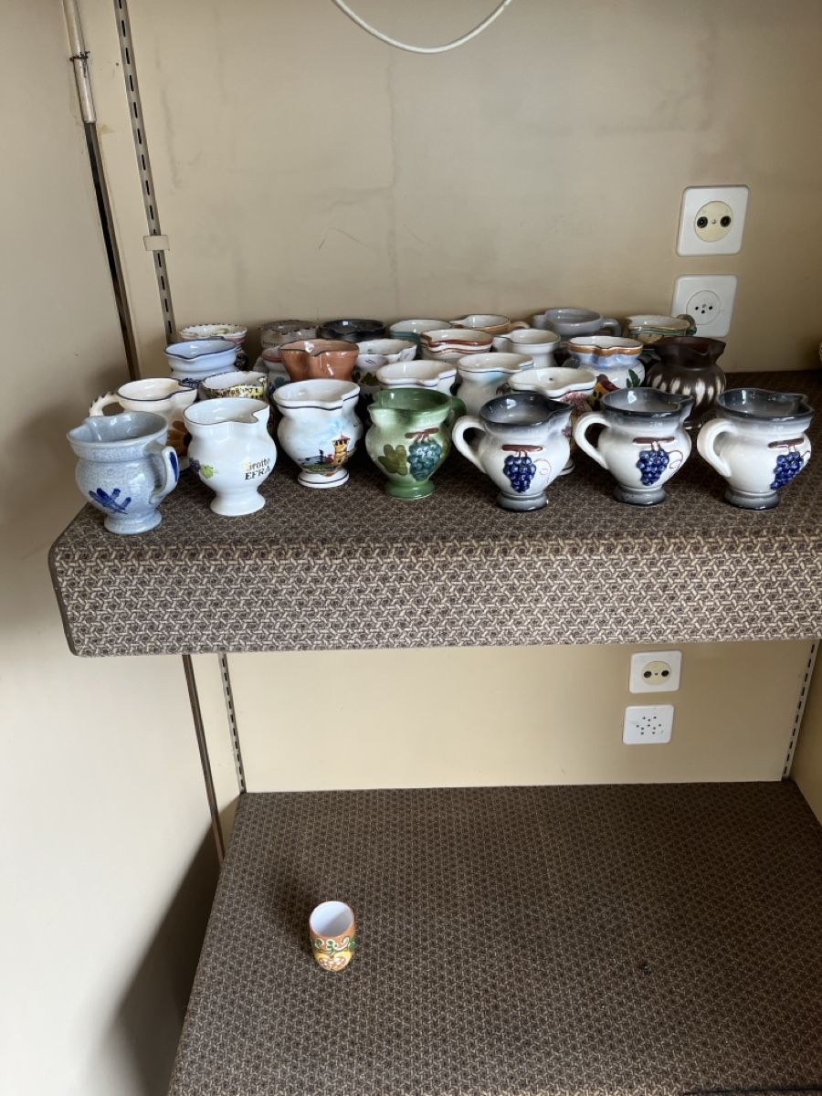 Set di piatti: 28 Grotto Kännchen Pocolino – Usato da Gams venduto da Akgams