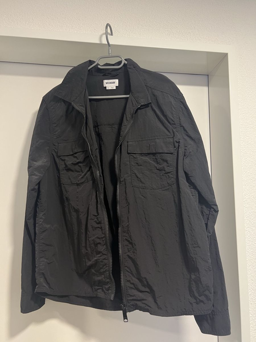 Weekday Giacche: Schwarze Dünne Jacke – Usato da Pfäffikon SZ venduto da pdroth