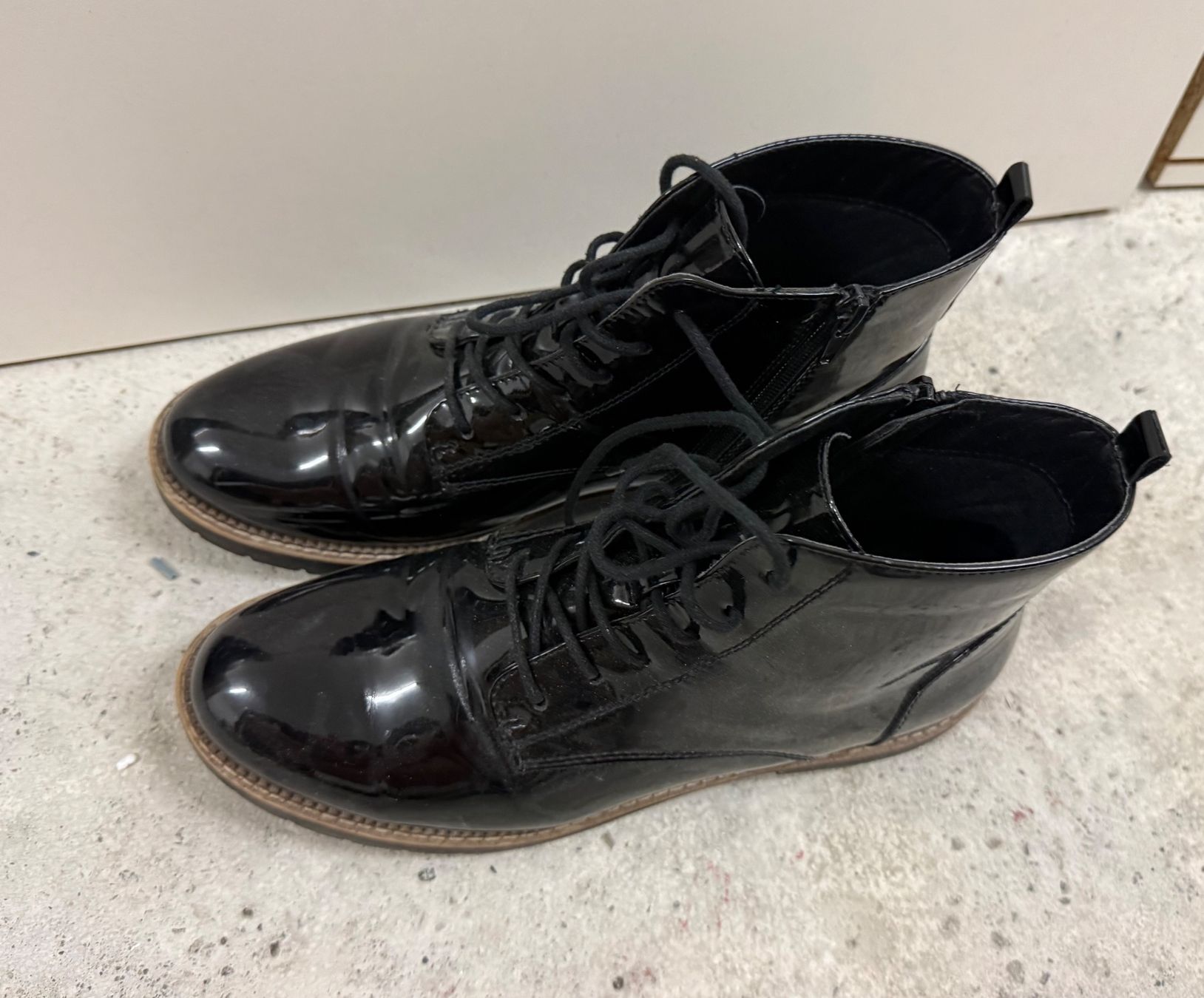 Damenschuhe: Schwarze Lackleder Stiefeletten – Gebraucht aus Interlaken von feli_z 1