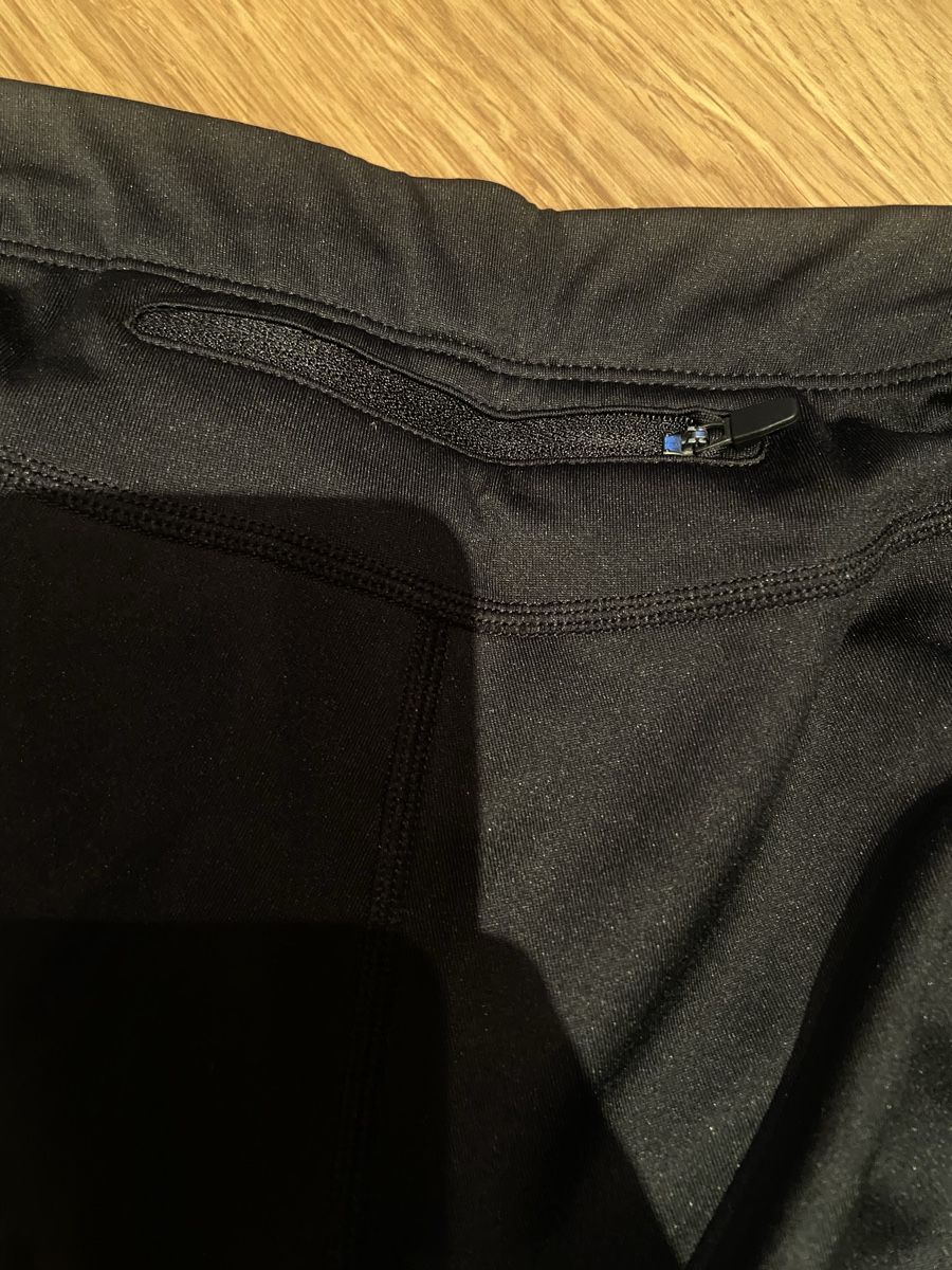 Asics Leggings: Asics Gore Windstopper Leggins Small schwarz – Usato da Winterthur venduto da mal_8f2x 6