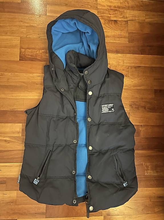 Gilets & Westen: Super Dry Weste – Gebraucht aus Meilen von SandyB211