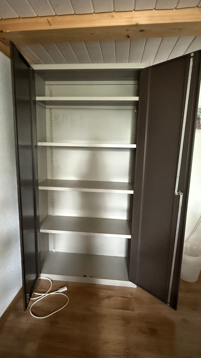 Armadi: Büroschrank Metall – Usato da Sins venduto da Kkm 1
