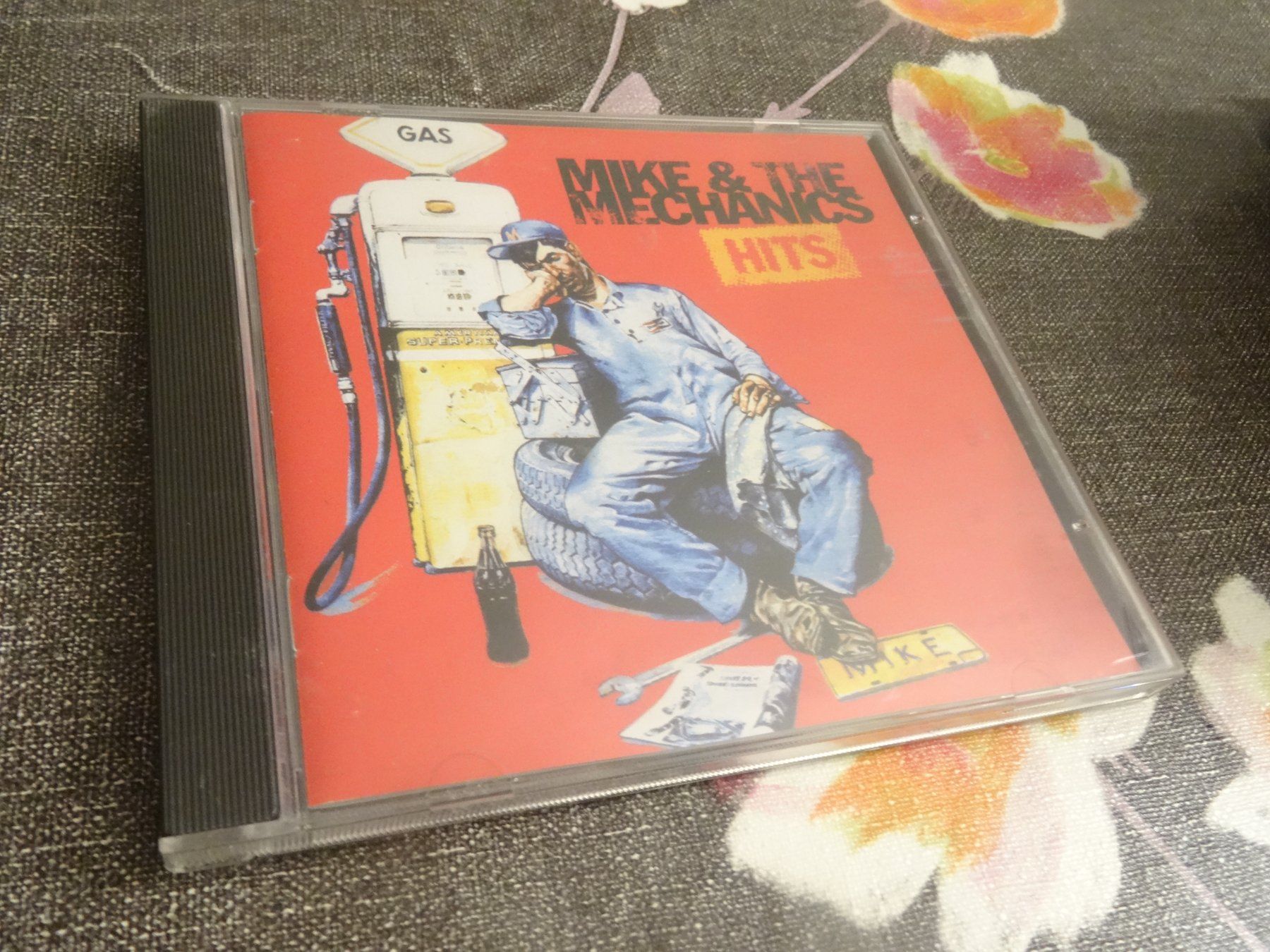 CDs: Mike & The Mechanics - Hits – Gebraucht aus Olten von Disc-Ausverkauf