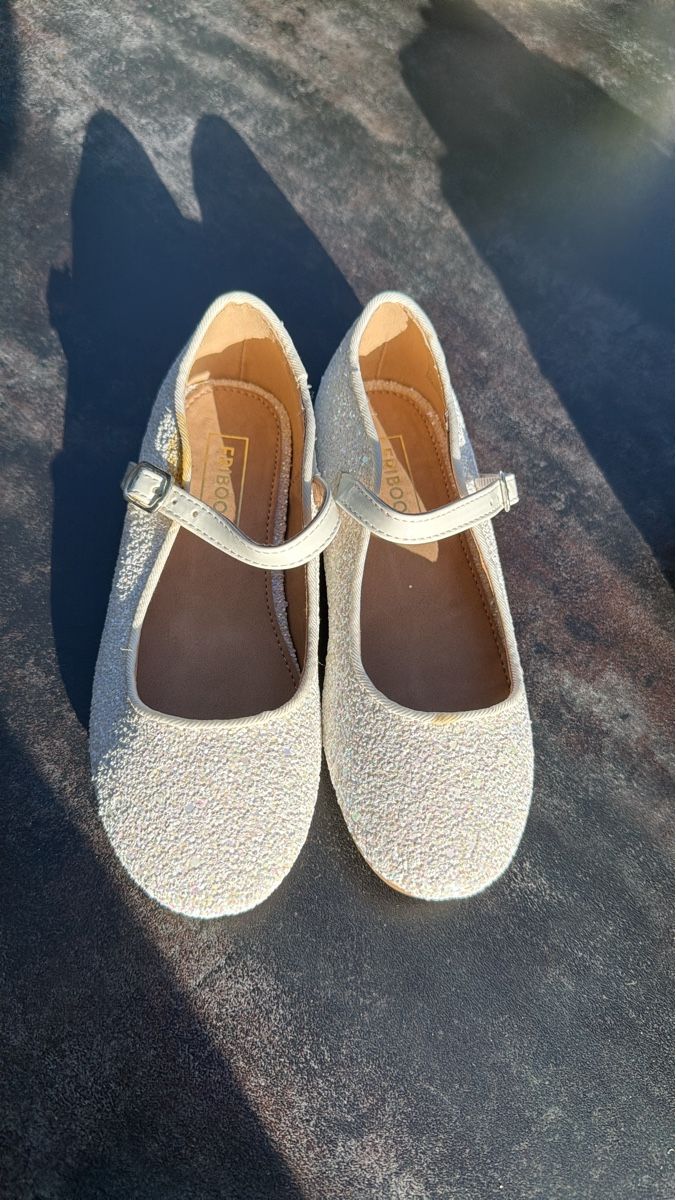 Scarpe per ragazze: Chaussures Paillettes Fille Taille 31 – Usato da Blonay venduto da Simba1094