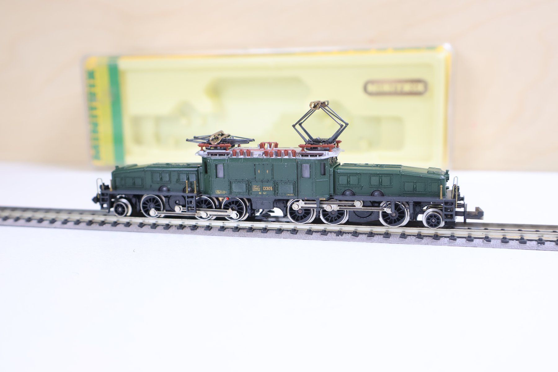Trix Modelleisenbahnen: Minitrix SBB Krokodil "grün" E-Lok 2926 - mit OVP – Defekt aus Winterthur von Monstera 5