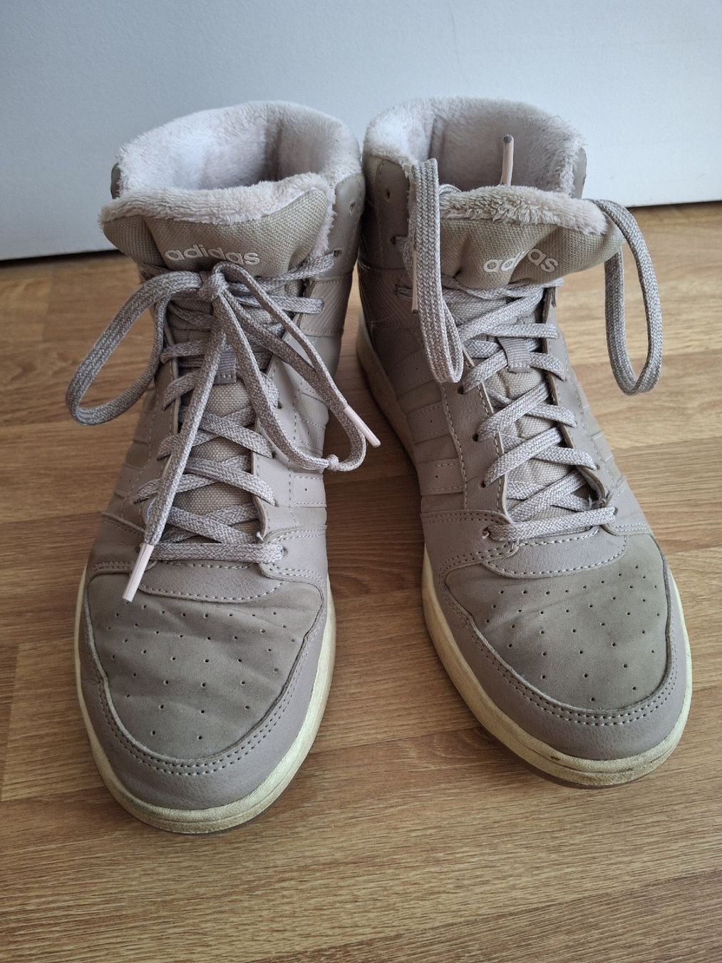 Adidas Scarpe da donna: Baskets Adidas fourrées hiver pointure 41 – Usato da Murten venduto da laeti692