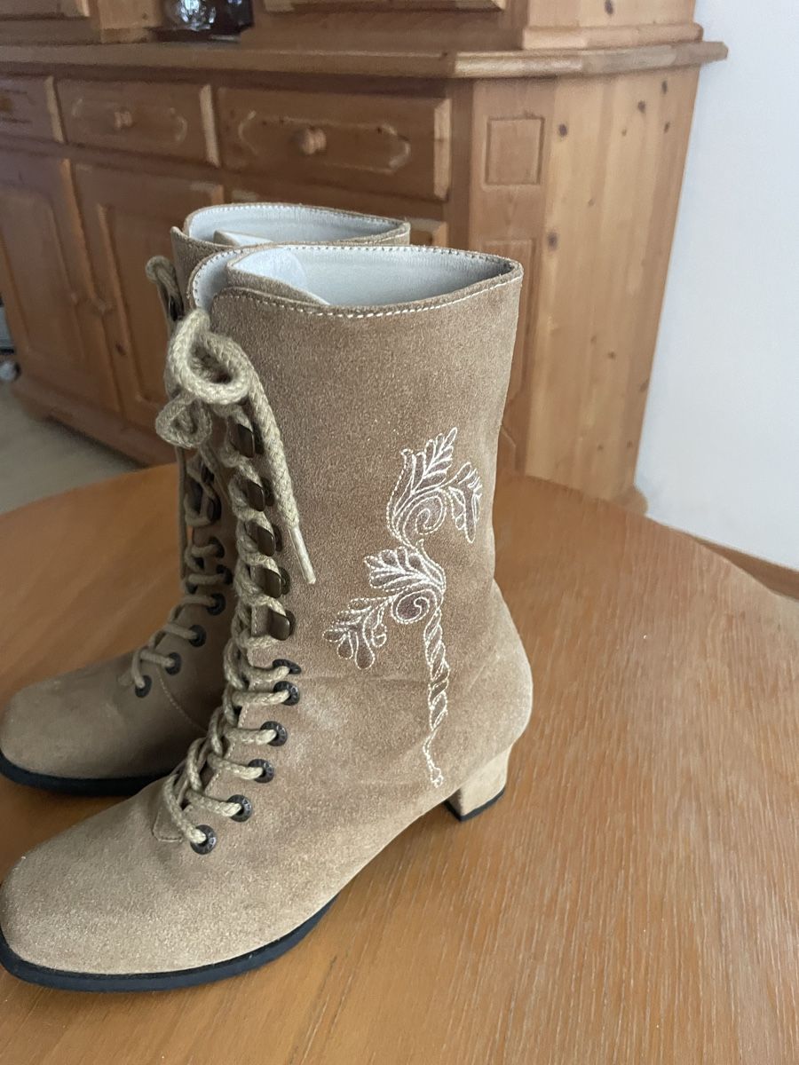 Scarpe da donna: Trachten Stiefel beige Gr. 38 – Usato da Winterthur venduto da Fabelhaft123