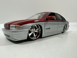 Chevrolet Impala SS 1:18, rot-silber, Dub City by JADA TOYS