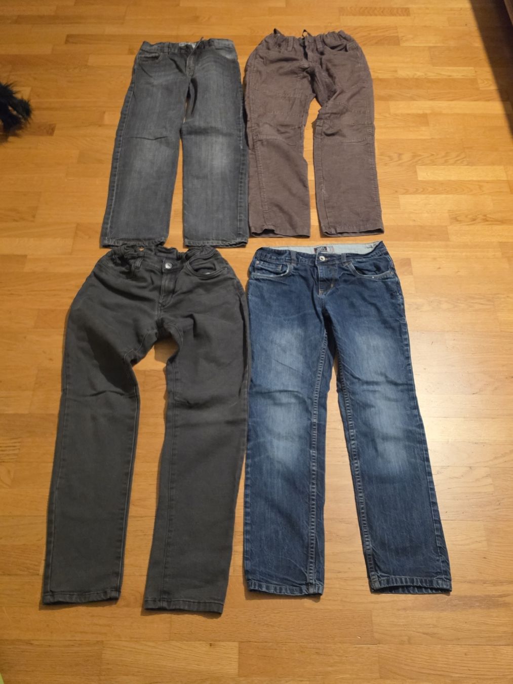 Pantalons: 4 Hosen Junge, Grösse 152 – D'occasion à Birmensdorf ZH par eva_9hvs