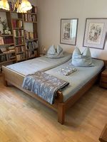 Bett mit einstellbarem Kopfteil