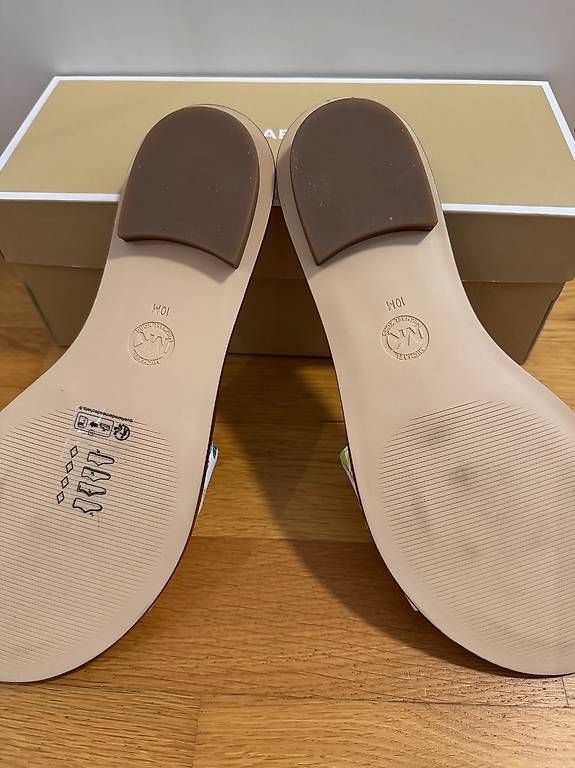 Michael Kors Scarpe da donna: Michael Kors Pantoletten Gr. 41 – Nuovo e nell'imballaggio originale da Oberaach venduto da lar_xg85 2