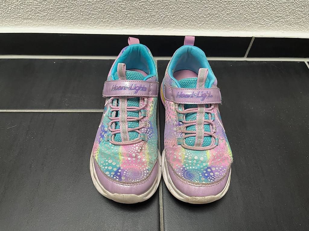 Schuhe für Mädchen: Mädchenschuhe Heart Lights, Grösse 34 – Gebraucht aus Steffisburg von Dolphin012