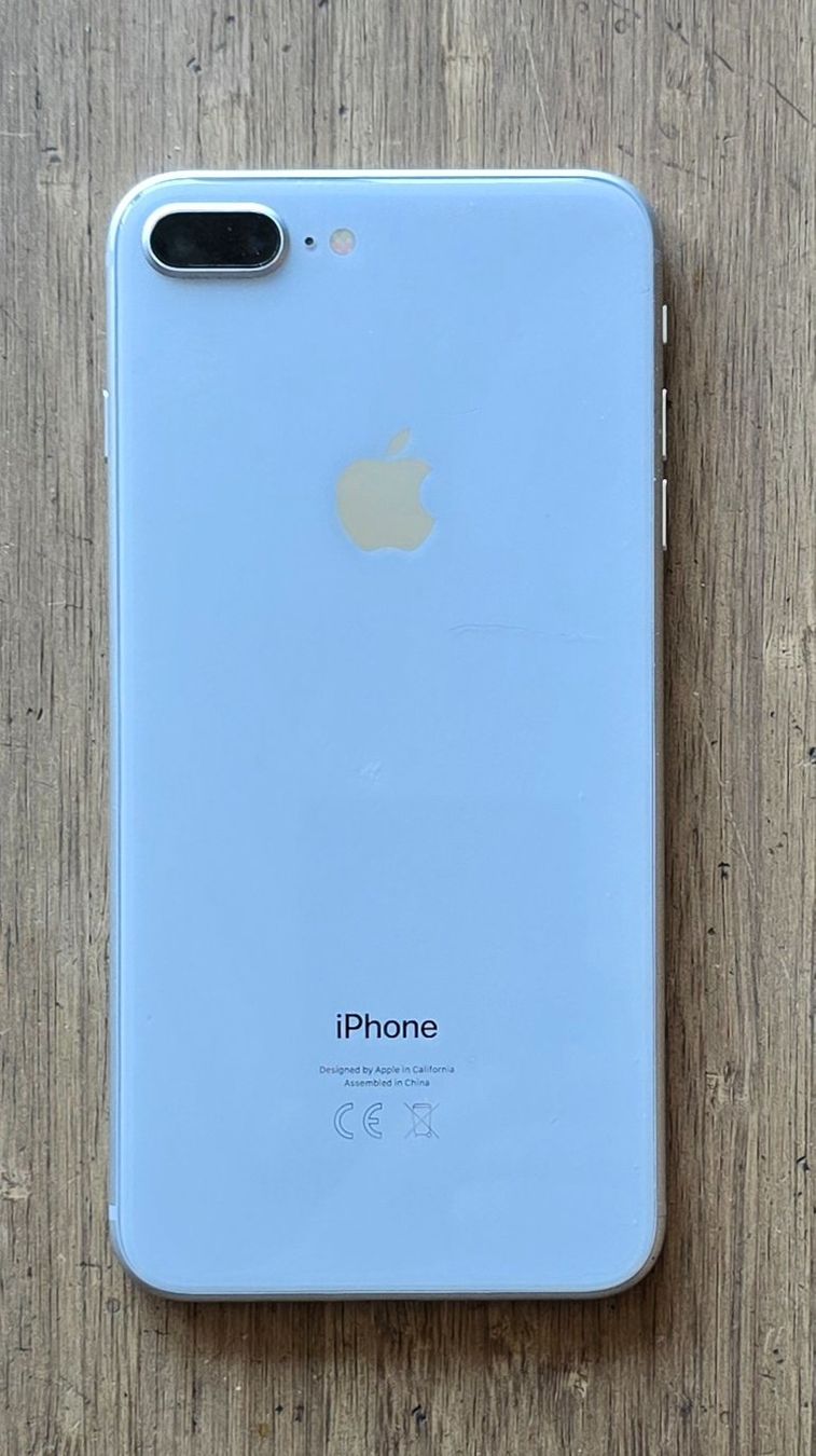 Apple Telefoni cellulari / Smartphones: iPhone 8 Plus 64 GB Space weiss (A1864) – Usato da Thalwil venduto da Kja69 2