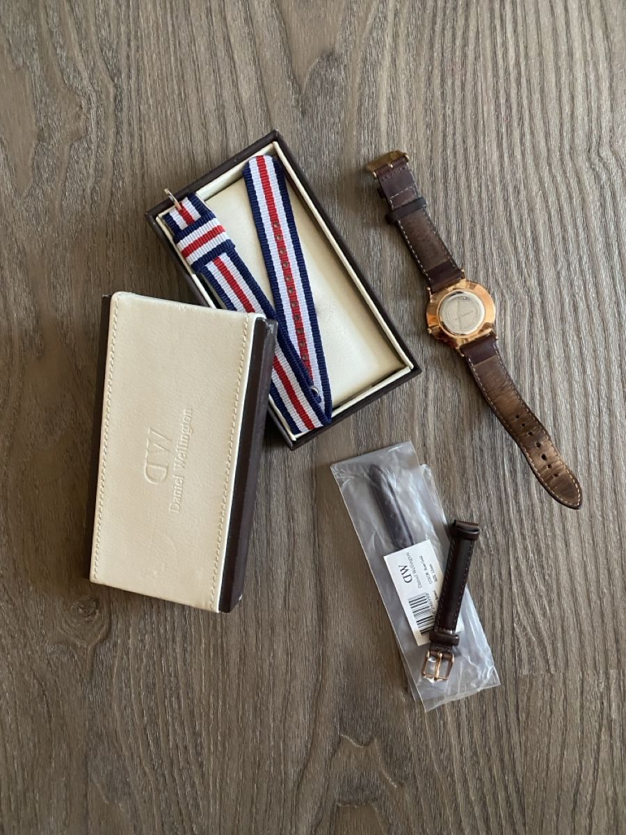 Daniel Wellington Uhren: Daniel Wellington Uhr + 2 Armbänder – Gebraucht aus Linden von martina_iwana 1