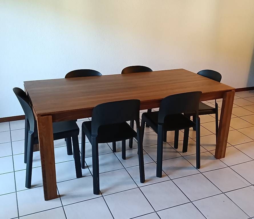 Tische: Table à rallonge noyer massif + set 6 chaises hêtre laqué – Gebraucht aus Sierre von ser_xl7g