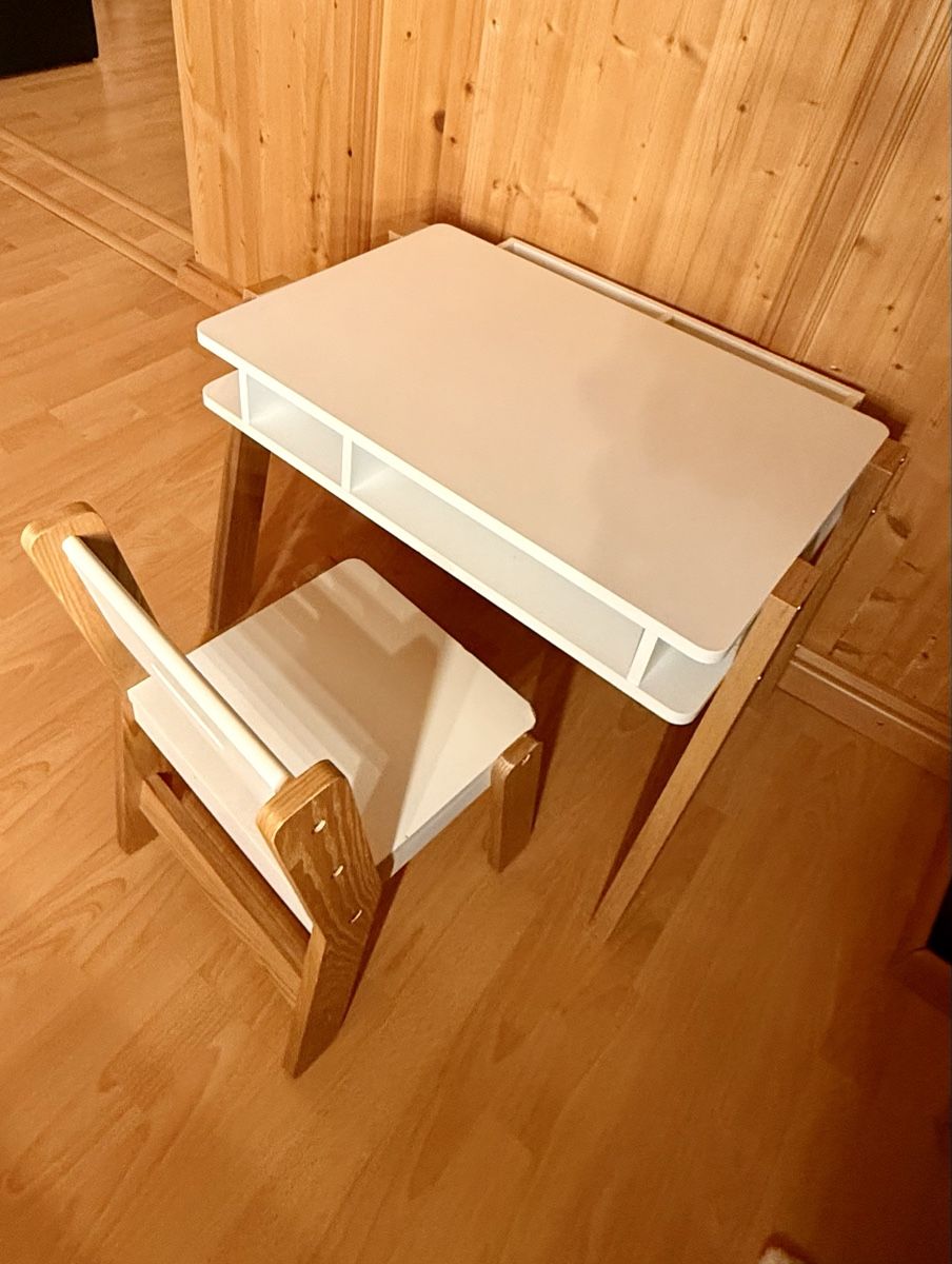 Scrivanie: Bureau/coiffeuse pour enfants – Usato da Renan BE venduto da atila08 5