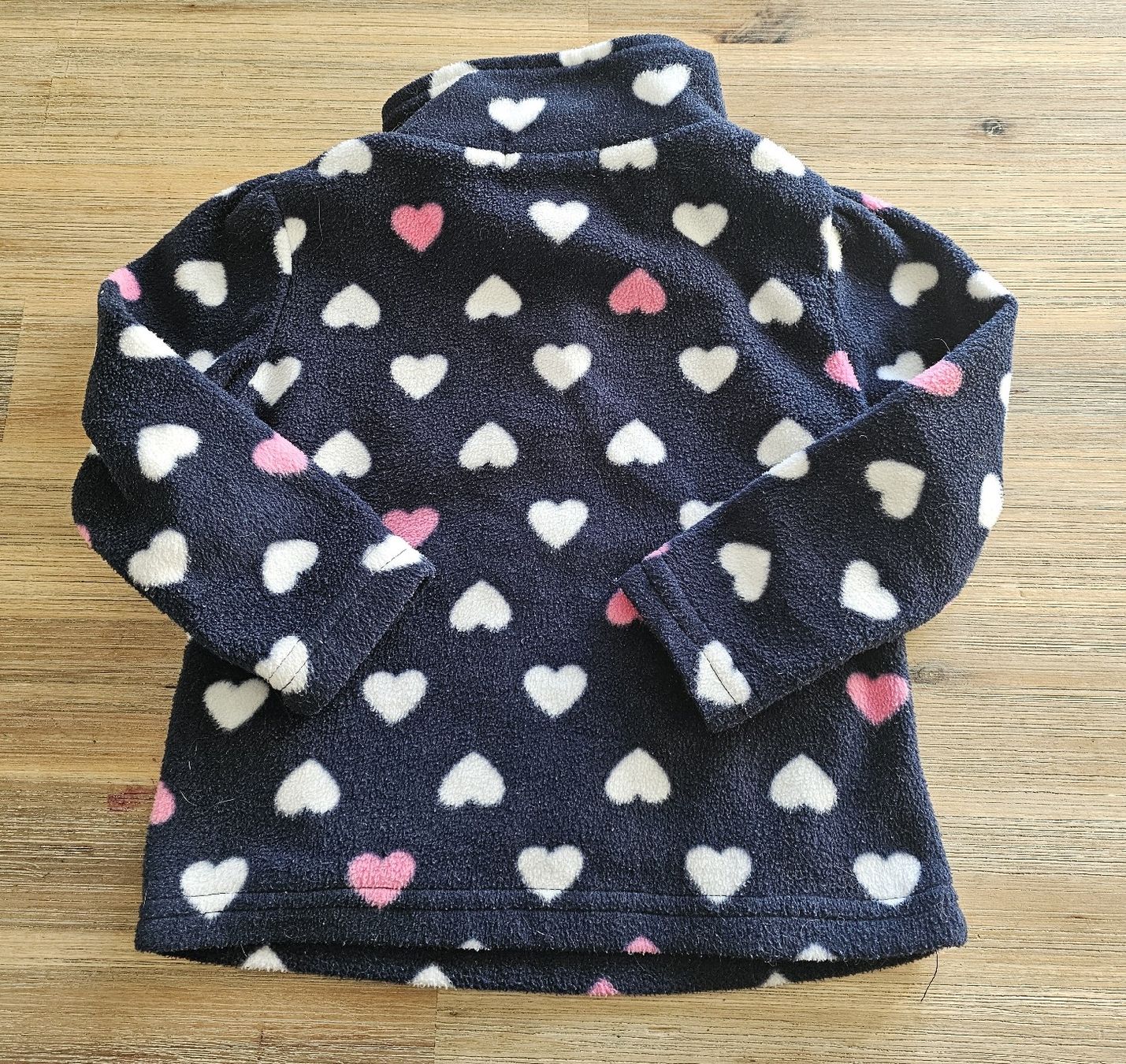 Pulls et sweat-shirts: Fleecepullover Mädchen Herzen Grösse 98 YD – D'occasion à Basel par Sinibini86 1