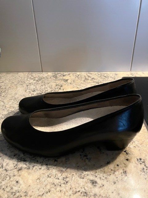 Scarpe da donna: Damen Pumps – Usato da Lufingen venduto da Montreux 3