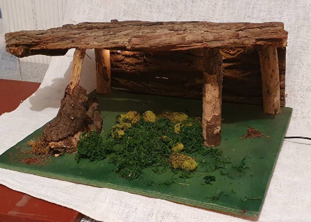 Alle Dekorationen: Rustikale Weihnachtskrippe, Handarbeit, mit Beleuchtung! – Gebraucht aus Winterthur von BON11 2