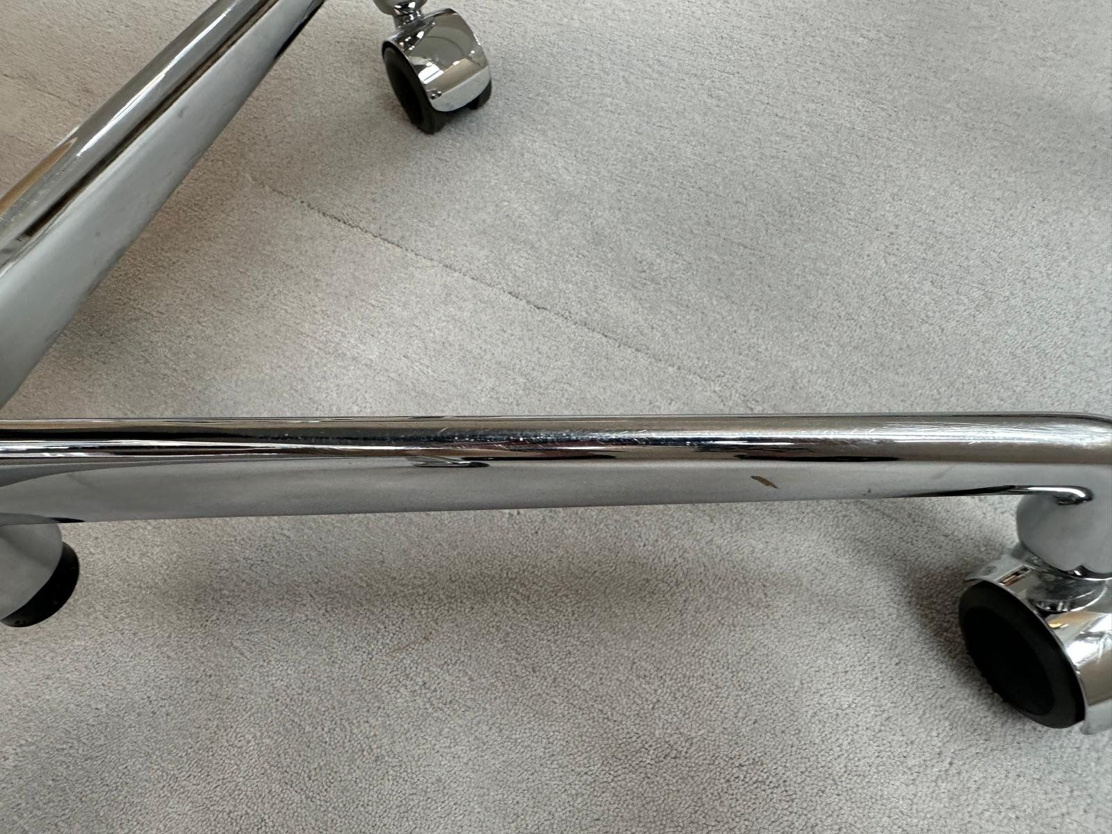 Vitra Stühle: Original Vitra Eames Aluminium Chair EA119 | Leder Hellgrau – Gebraucht aus Zürich von rec_w9tp 5