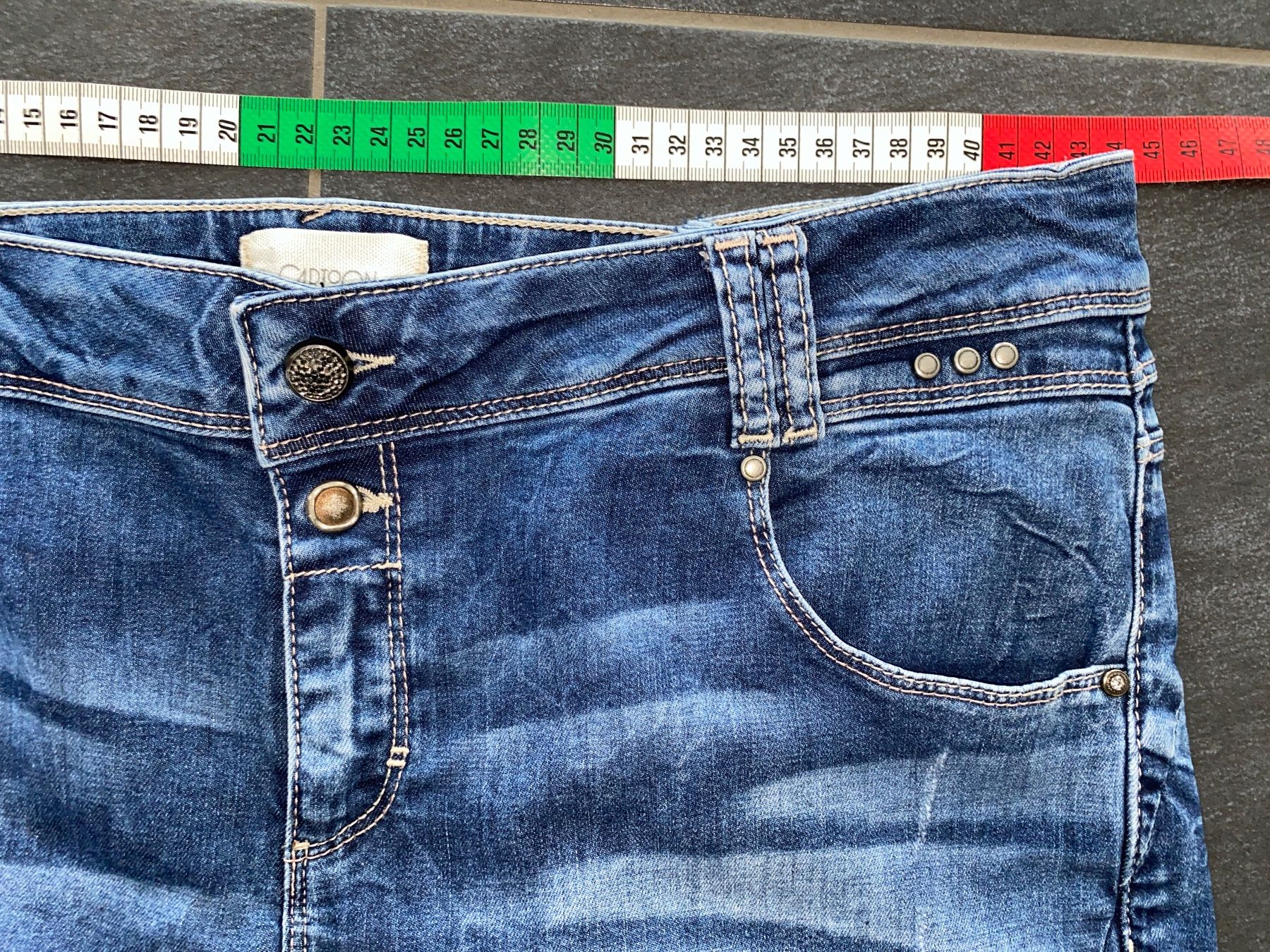 Jeans: SUPER LÄSSIGE CARTOON JEANS 44, – Nuovo (secondo la descrizione) da thierachern venduto da Styl 1