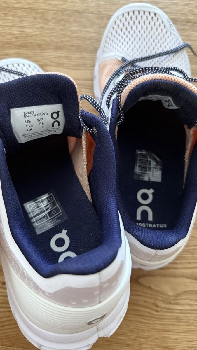 On Scarpe da donna: On Running Cloudstratus shoes size 38 – Usato da Boswil venduto da hey.itsme 4