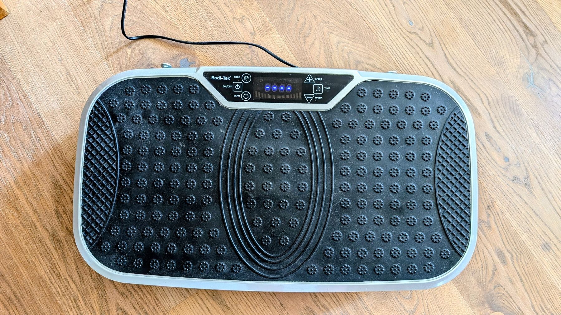 Hometrainer: Bodi-Tek Vibrationsplatte, inkl. Fernbedienung  – Nuovo (secondo la descrizione) da Büren an der Aare venduto da des_lry7