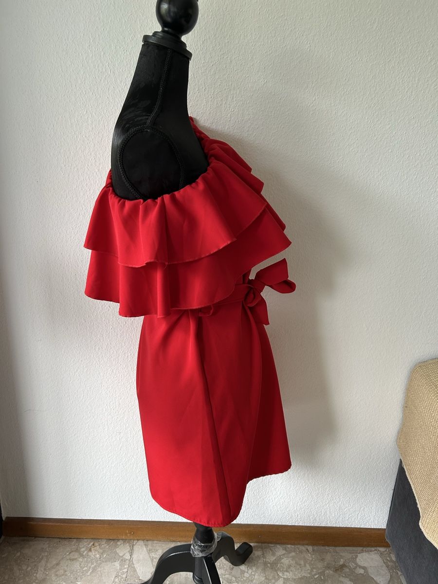 Vestiti: Élégante robe rouge avec volants – Usato da Sion venduto da cle_8cd5 1