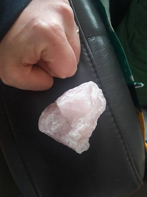 Pietre preziose: Rosenquarz Faustgross Edelstein – Usato da Zofingen venduto da Lottischilet