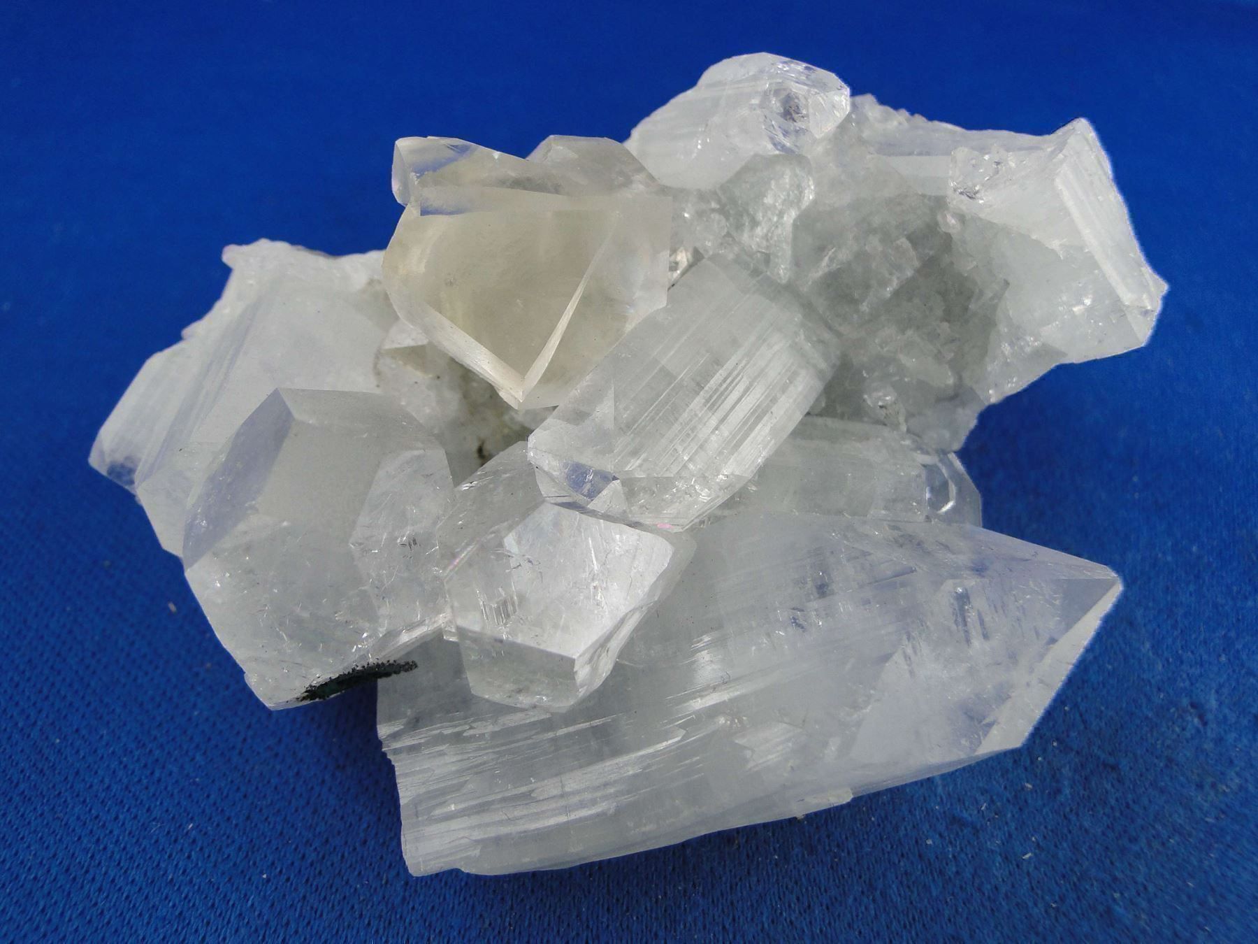 Minerali & Pietre curative: Gelber Calcit mit Apophylit – Usato da Schinznach Bad venduto da Demerald