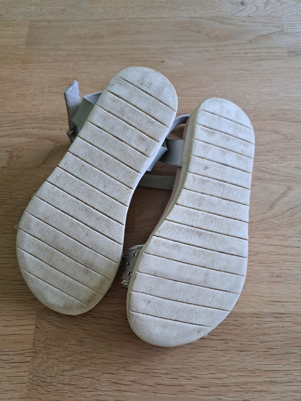 Scarpe per ragazze: Sandalen Gr. 29 Cupcake – Usato da Bergdietikon venduto da Staphylococcus 1