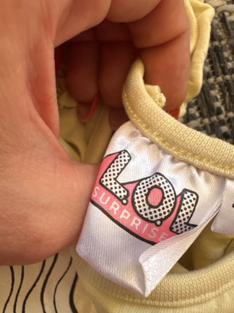Blouses, T-shirts & Tops: LOL Surprise Top Mädchen Grösse ca 104/110 – D'occasion à Zürich par Belisimo 1