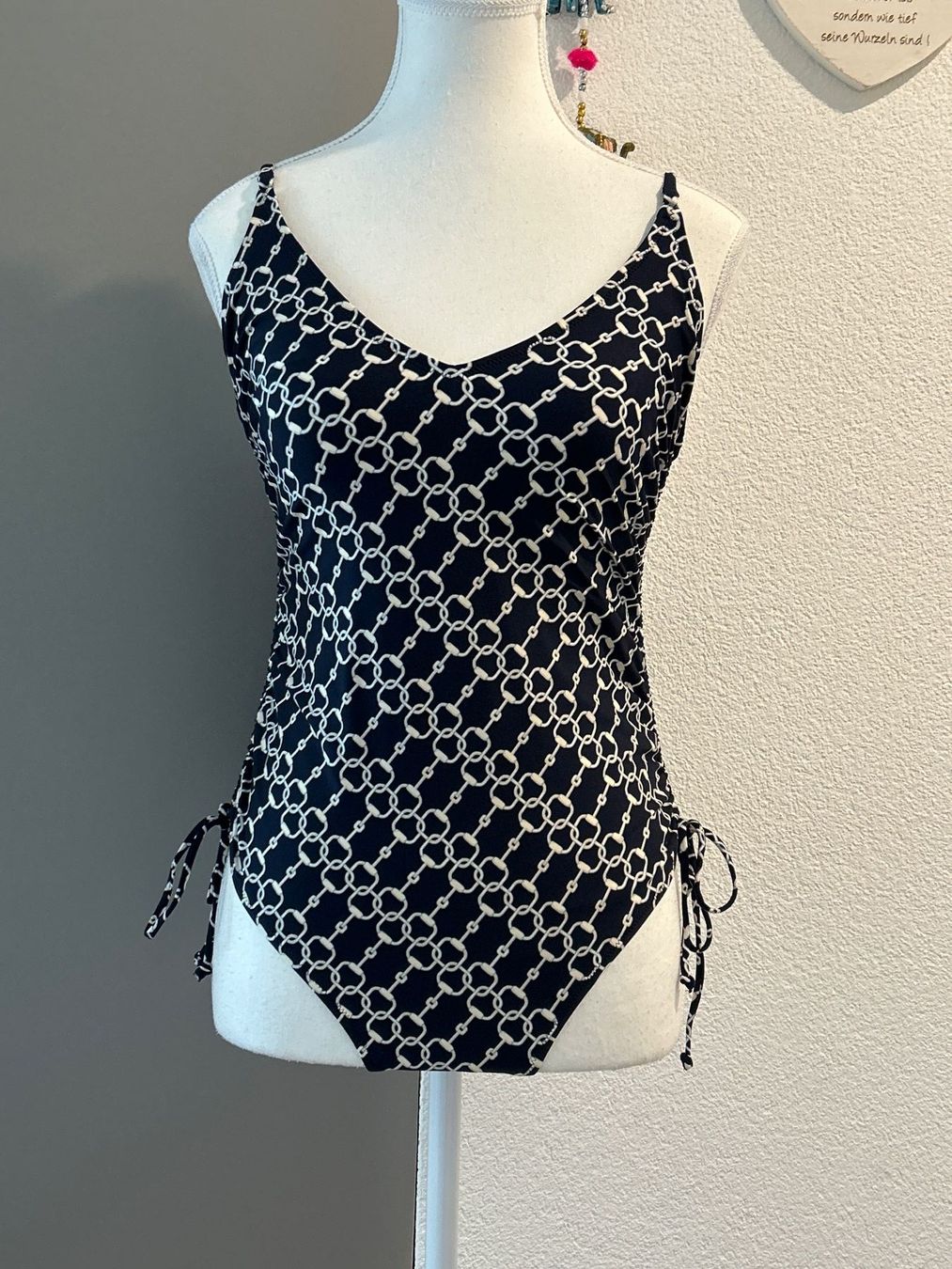 Badekleider & Bikinis: Badeanzug Damen schwarz mit Muster – Gebraucht aus Brunnen von Nala2929