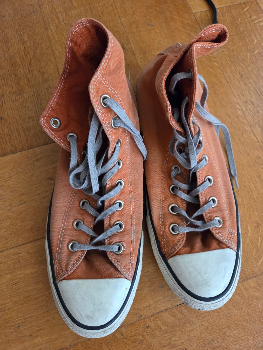 Converse Herrenschuhe: Converse orange 43 – Gebraucht aus Martigny von ChrisMonc