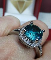 Bague avec zircons