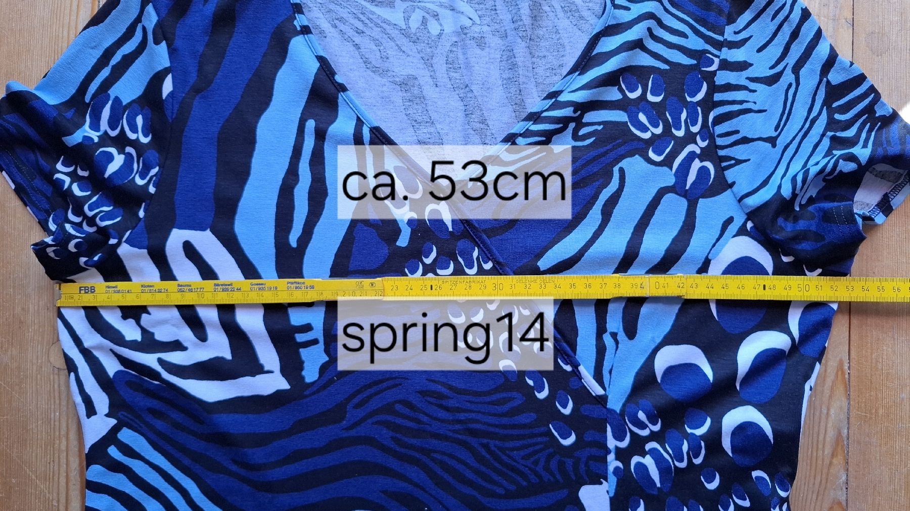 Vestiti: Kleid mit V-Ausschnitt Grösse 46 – Nuovo (secondo la descrizione) da Pagig venduto da Spring14 2