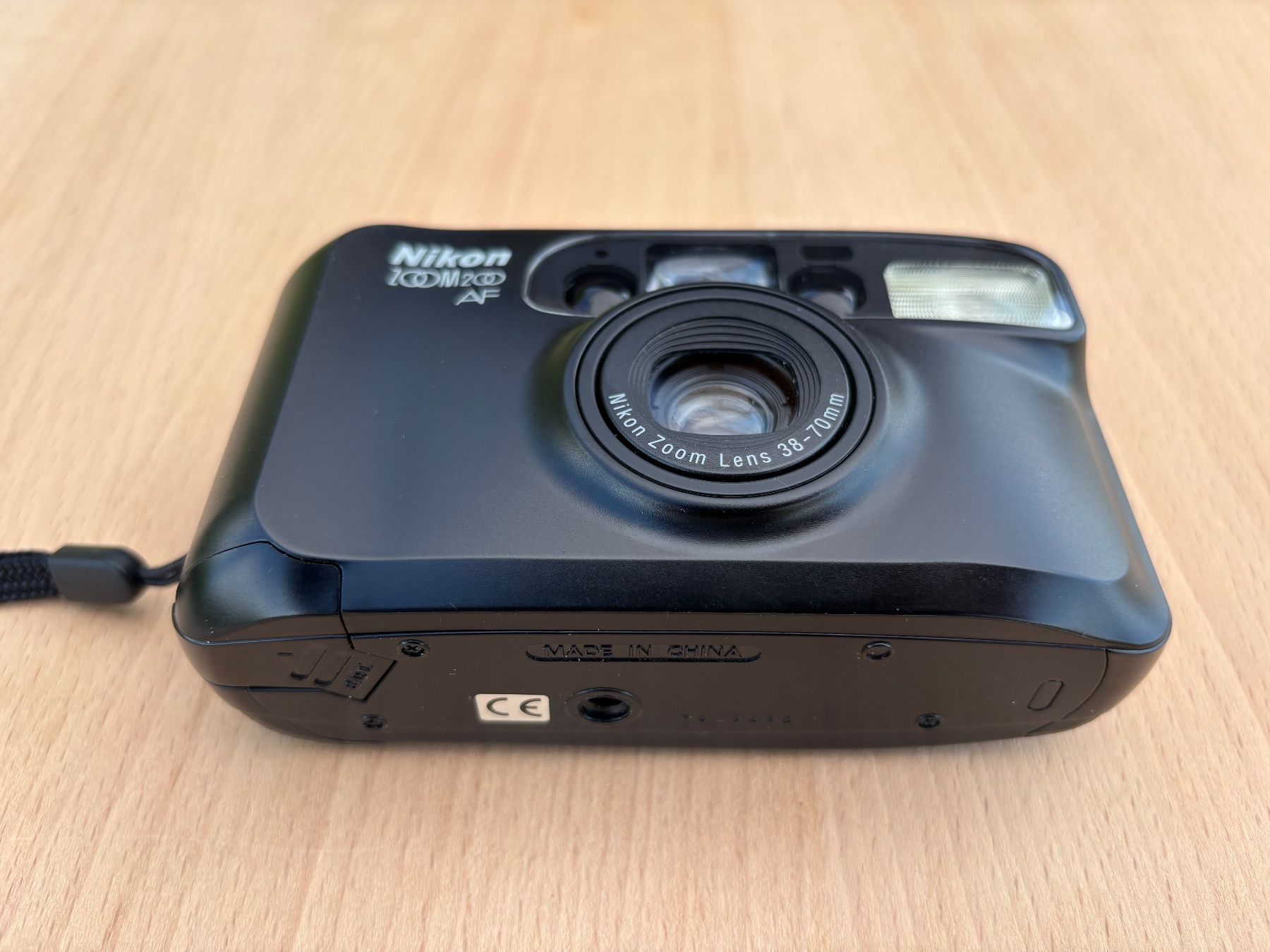 Nikon Fotocamera: Nikon Zoom 200 AF Kamera – Usato da Feldbach venduto da Olive1 1