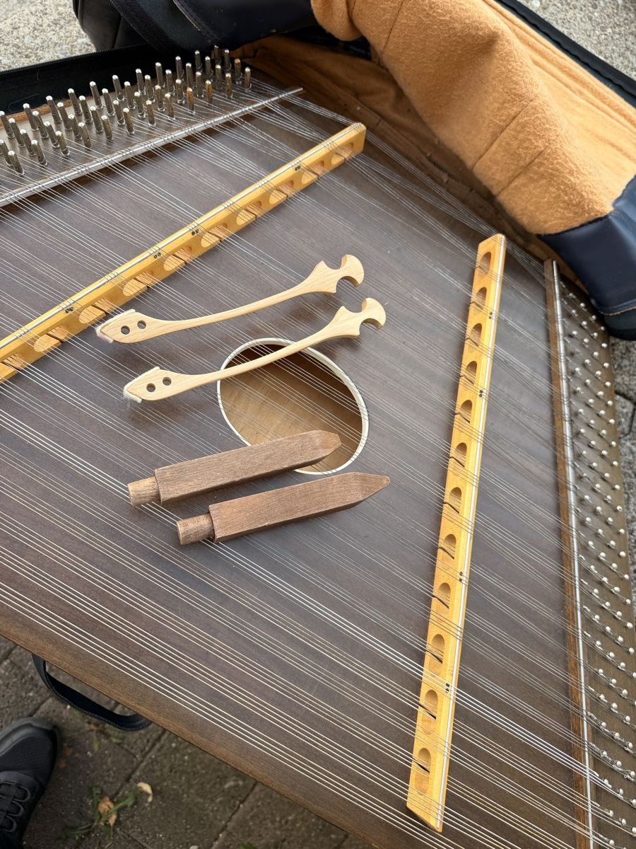 Strumenti musicali: Hackbrett gebraucht mit Zubehör und Tasche – Usato da Bubikon venduto da Ufenau 5