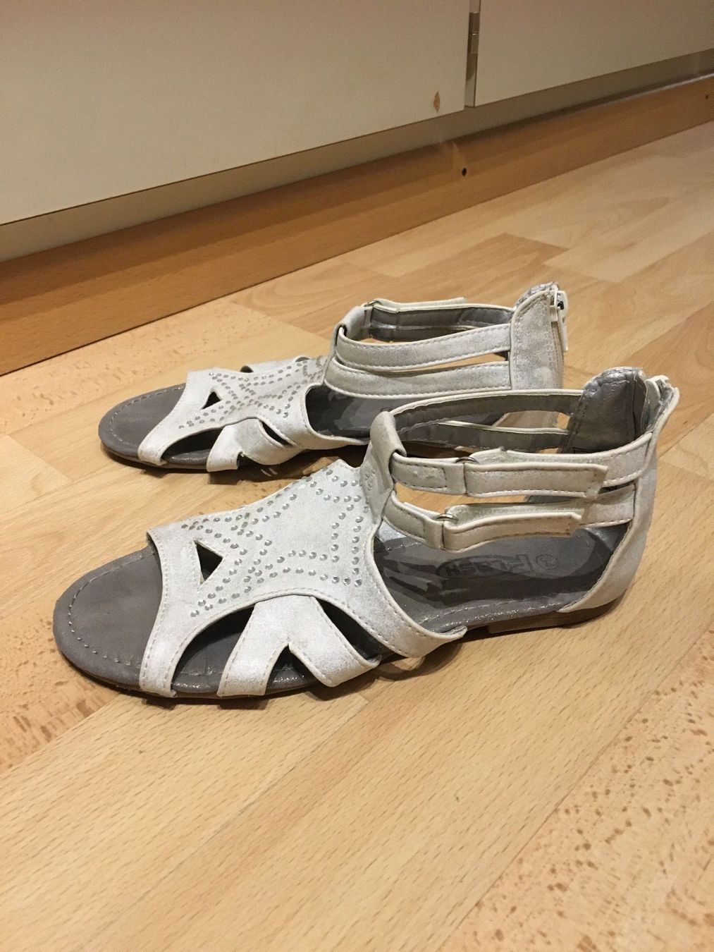 Schuhe für Mädchen: Schöne Sandalen mit Glitzersteinen Gr. 34 – Gebraucht aus Uetendorf von Gar_9pvy 1